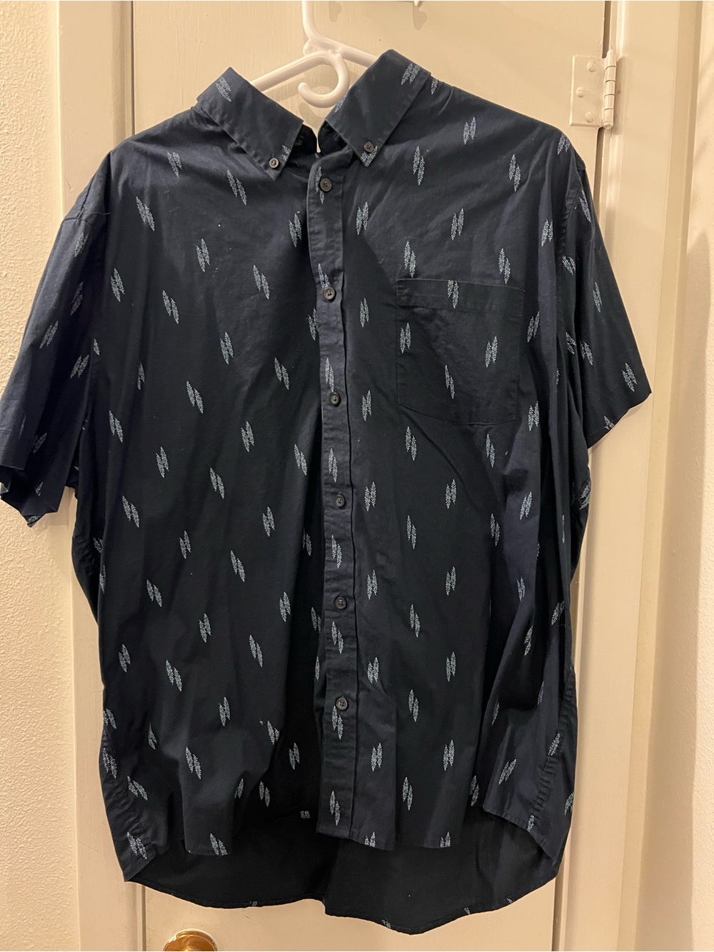 Goodfellow & Co Navy Short-Sleeve Button-Down Shirt with Light Pattern